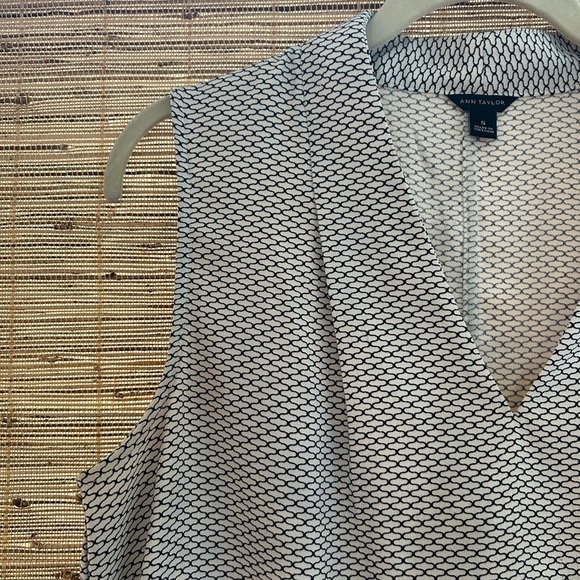 Ann Taylor Small Black and White Women’s Blouse - Picture 3 of 6